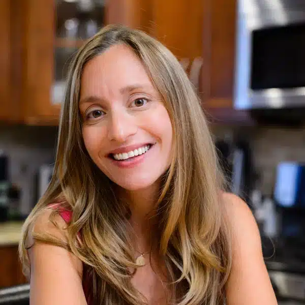 Inna Topiler Thyroid expert - Health Mysteries solved podcast Hypothyroidism & Hashimioto’s Podcast