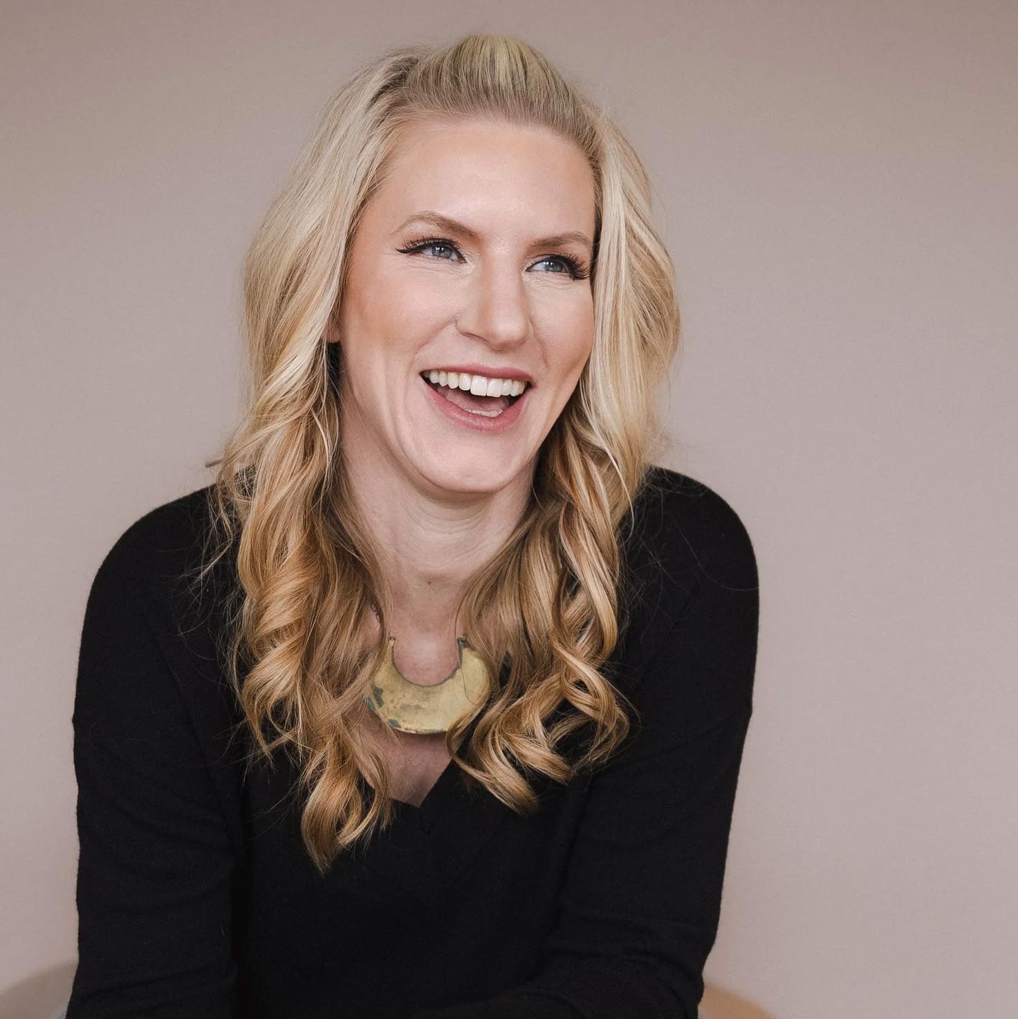 Hypothyroidism & Hashimioto’s Podcast Hosted by Inna Topiler welcomes Dr. Carrie Jones
